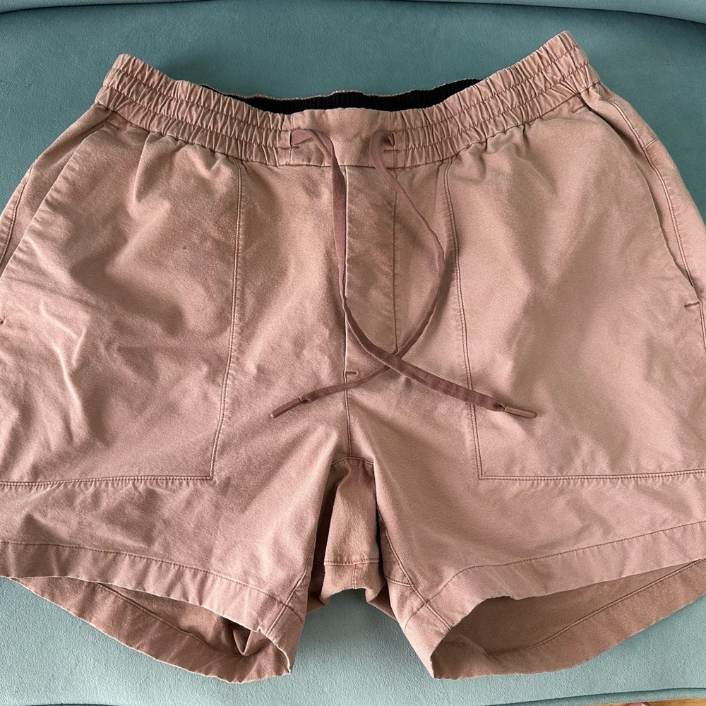 Lululemon Men’s Bowline Short Size L, Inseam 5”, Earth Dye